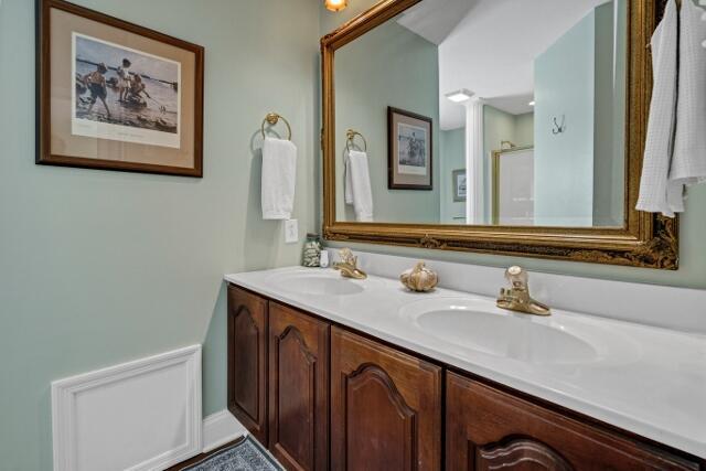 bathroom with vanity