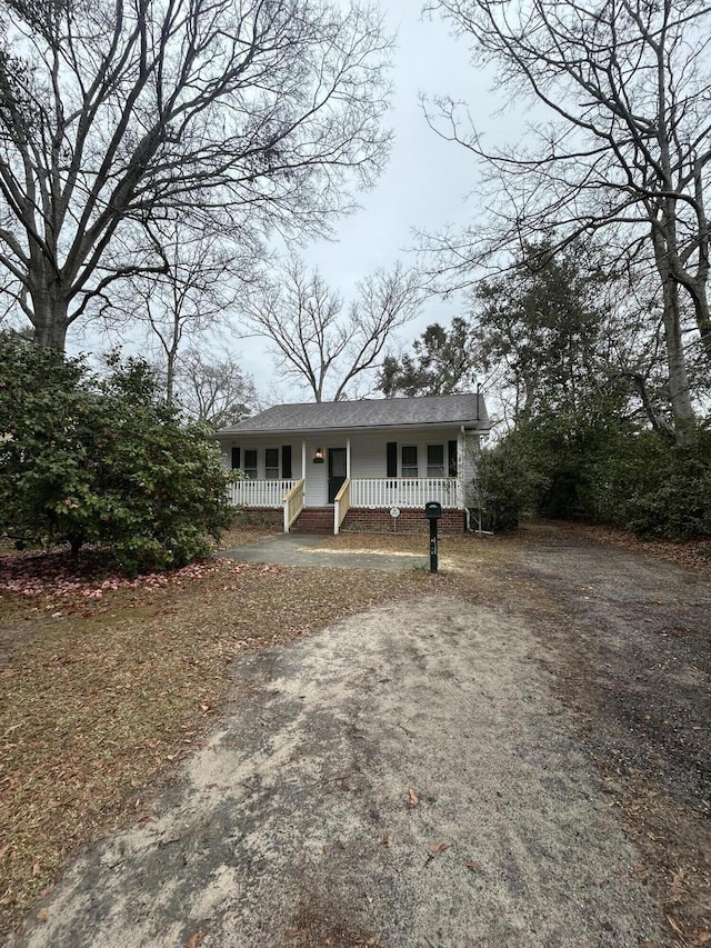 view of front of house with driveway and covered porch