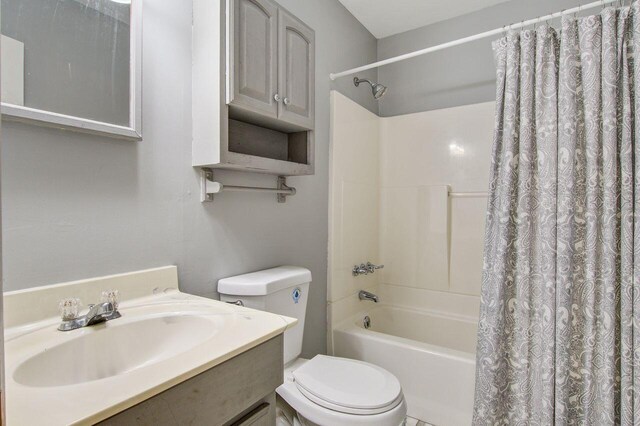 full bathroom featuring shower / bathtub combination with curtain, toilet, and vanity