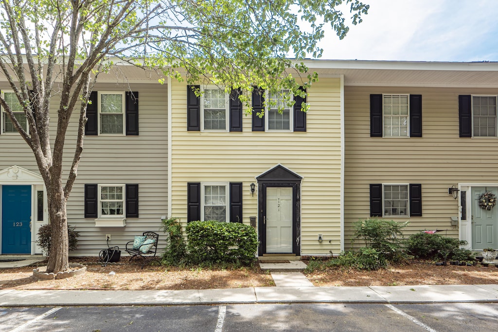 view of front of house