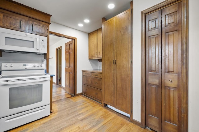 305 Whitewood Ct, Moncks Corner, SC 29461 - kitchen featuring white appliances, light wood-type flooring, recessed lighting, baseboards, and light countertops