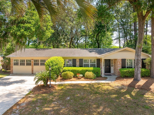ranch-style house with brick siding and driveway