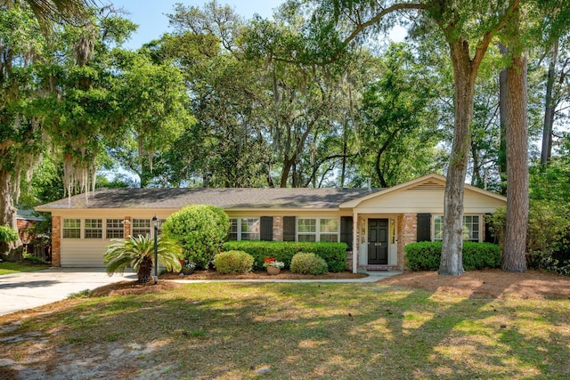 ranch-style home featuring brick siding and a front lawn