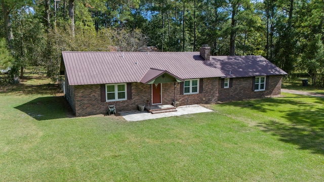 view of front of home featuring a front yard