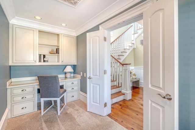 office area with crown molding, recessed lighting, visible vents, light wood-style flooring, and built in study area