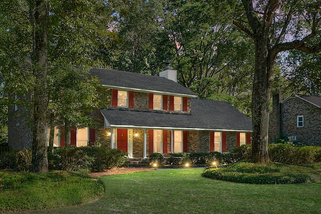 view of front of property with a front yard