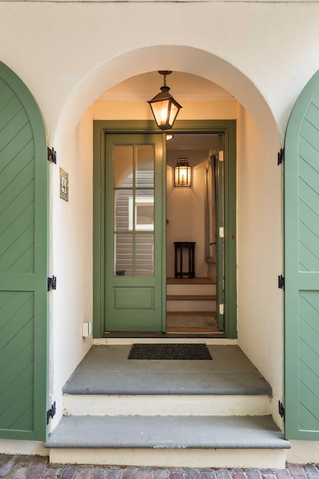 view of exterior entry featuring stucco siding