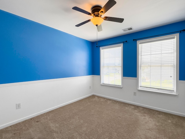 unfurnished room with carpet flooring and ceiling fan