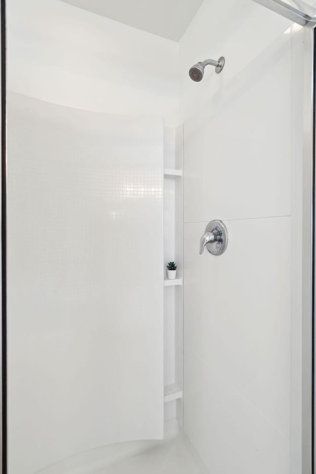 full bathroom featuring a shower