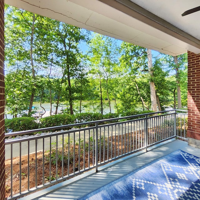 balcony featuring ceiling fan