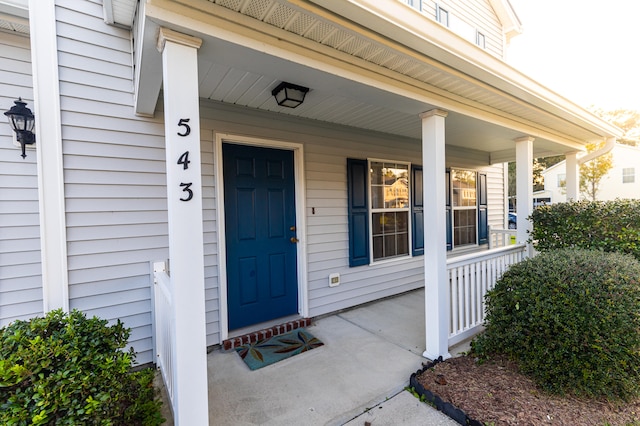 entrance to property featuring covered porch