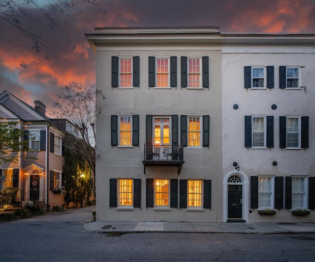 2 Bedons Aly, Charleston, SC 29401 - townhome / multi-family property featuring stucco siding