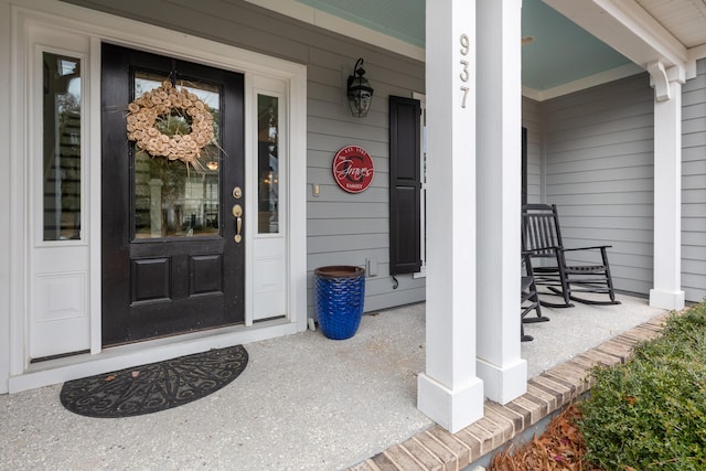 property entrance featuring a porch