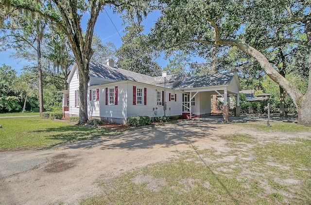 ranch-style home with a front yard