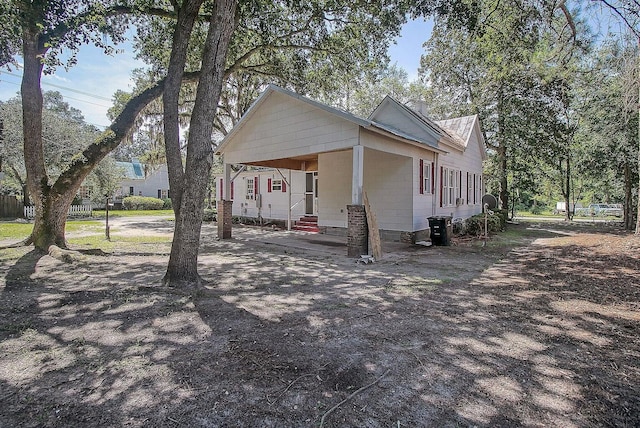 view of front of property with covered porch