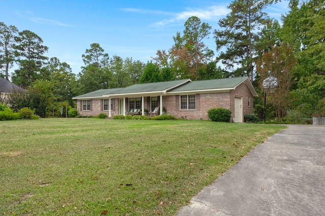 ranch-style home with a front lawn