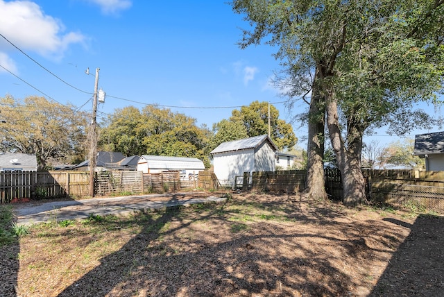 view of yard with an outbuilding and fence