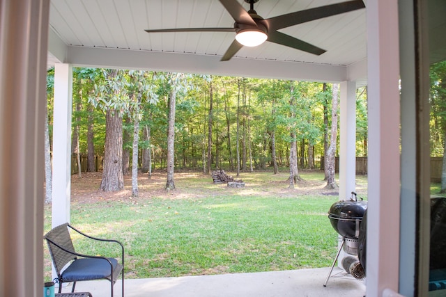view of yard with a ceiling fan and a patio