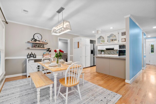 dining area with ornamental molding, light wood-type flooring, baseboards, and recessed lighting