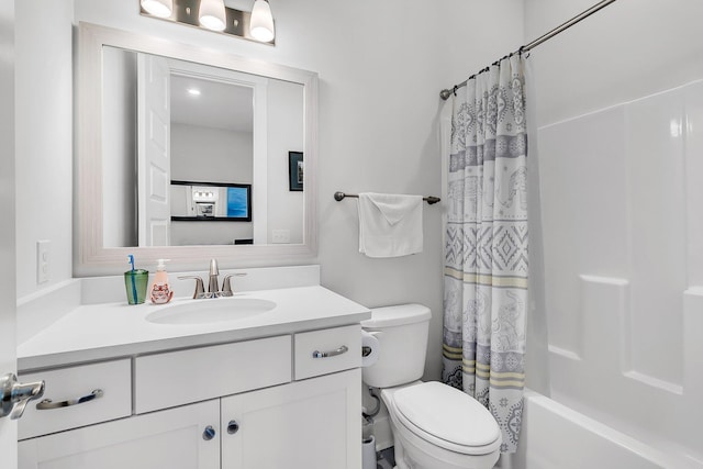 3529 Habenaria Rd Unit 33, Mount Pleasant, SC 29466 - full bath featuring vanity, toilet, and shower / tub combo with curtain