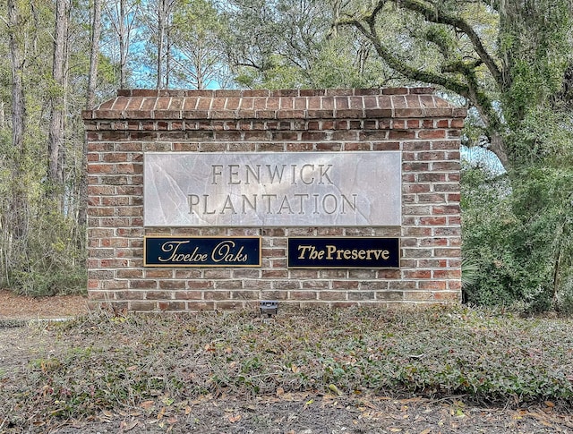 view of community / neighborhood sign