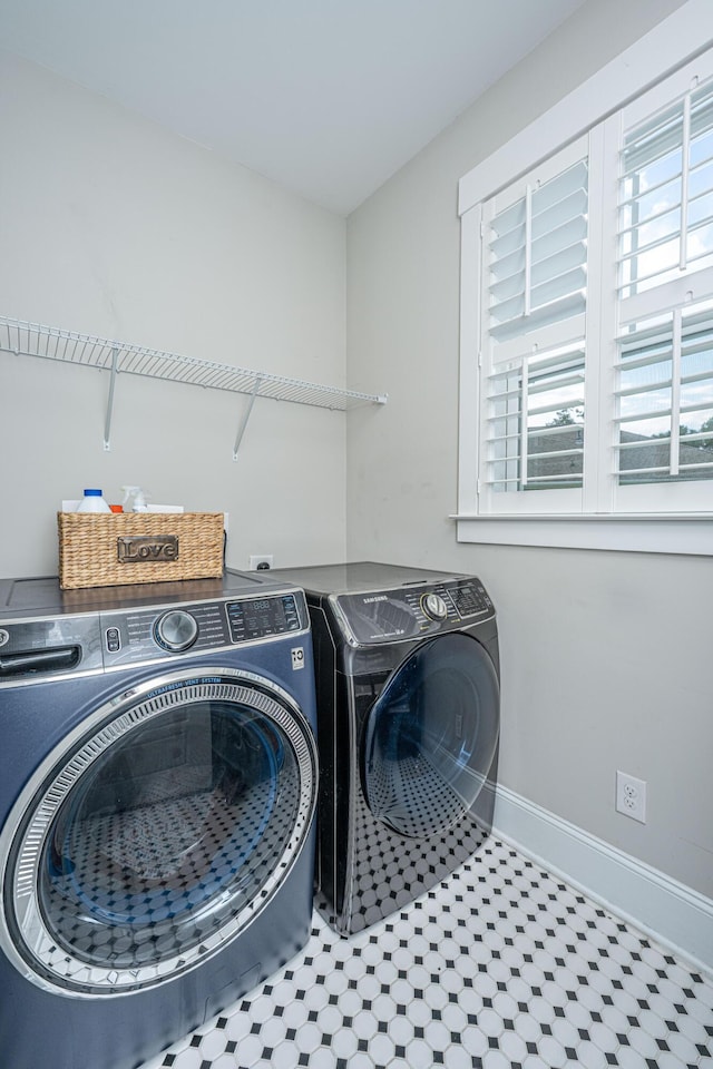 225 Camber Rd, Huger, SC 29450 - laundry area featuring independent washer and dryer and baseboards