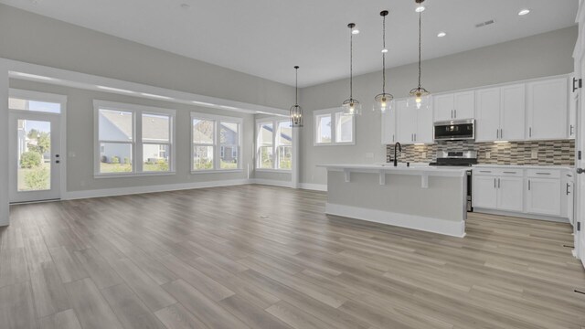 foyer entrance with hardwood / wood-style flooring and ceiling fan