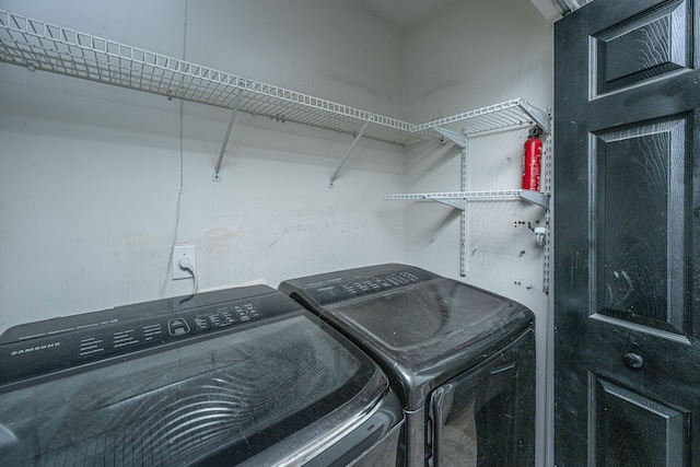 laundry room with laundry area and washer and clothes dryer