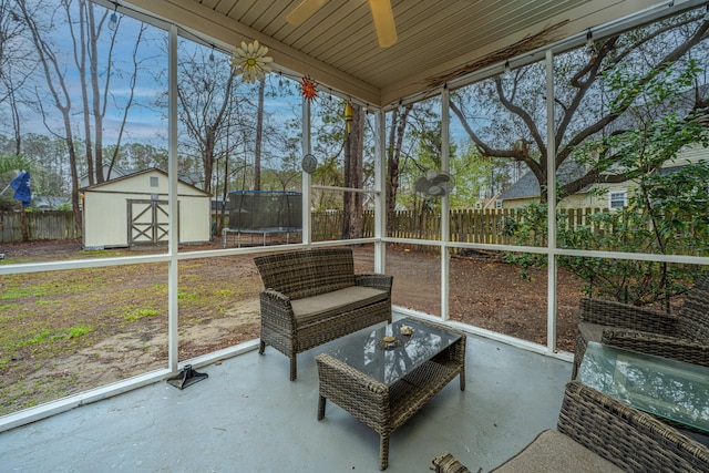 sunroom / solarium featuring a ceiling fan