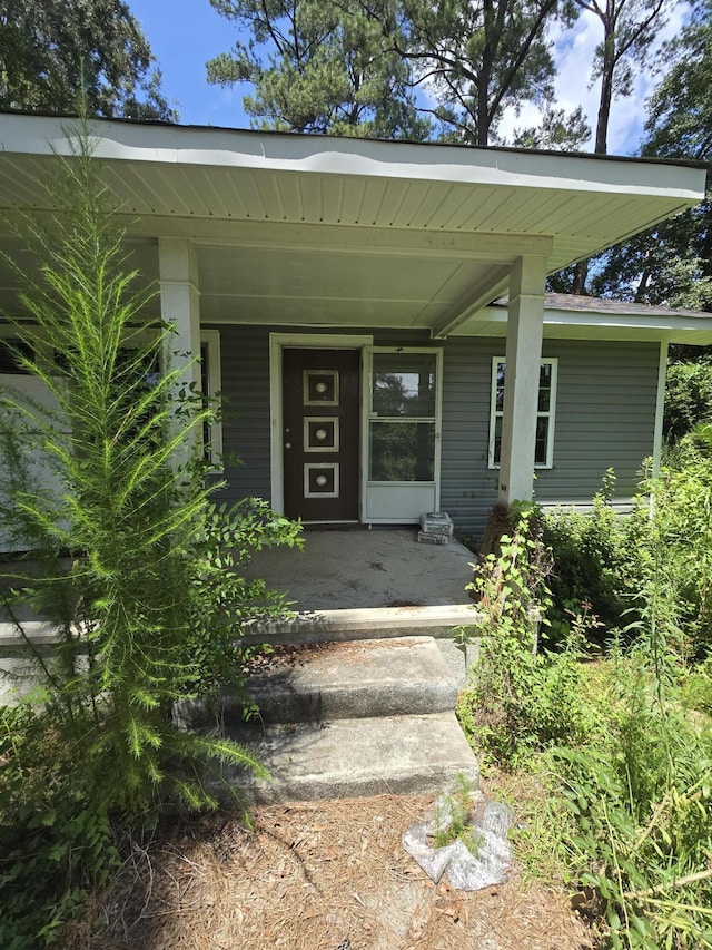 doorway to property featuring covered porch