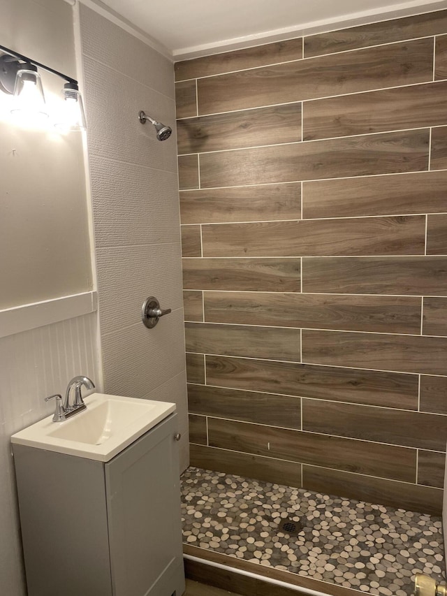 2327 Bailey Dr, North Charleston, SC 29405 - bathroom with a tile shower and vanity