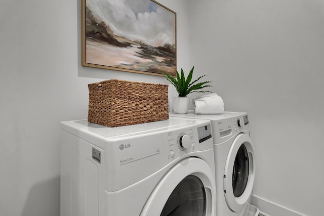 washroom featuring washing machine and clothes dryer