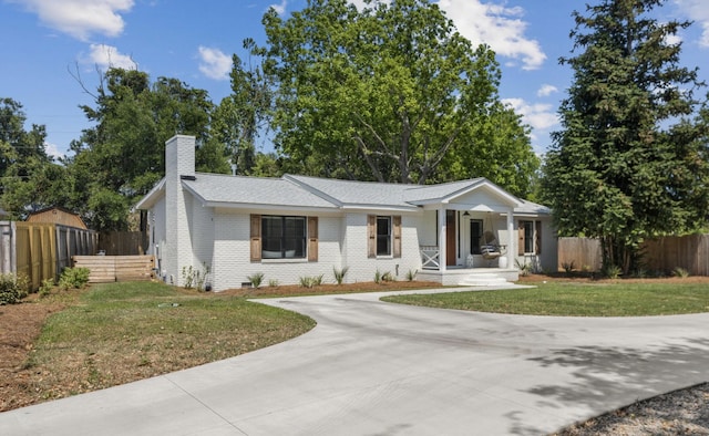 single story home featuring a front lawn