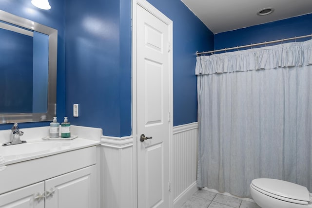 1604 Macoma Dr, Mount Pleasant, SC 29466 - full bathroom featuring vanity, toilet, wainscoting, and a shower with curtain
