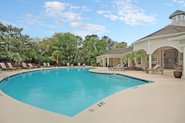 view of swimming pool featuring a patio