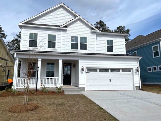 view of front of property featuring a yard