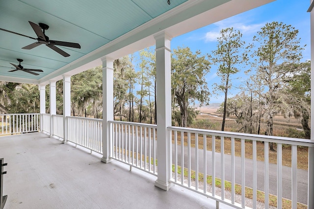 view of patio featuring covered porch and ceiling fan