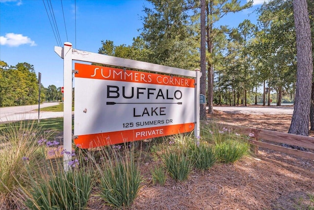 view of community / neighborhood sign