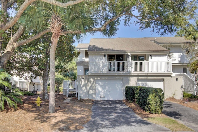 view of front facade featuring a garage