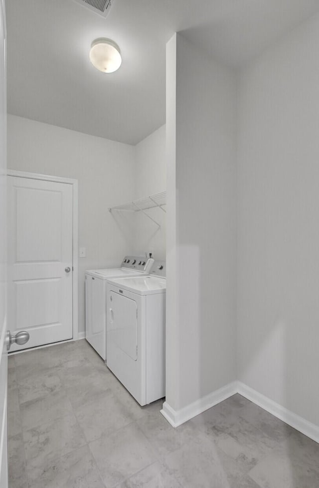 washroom featuring washing machine and clothes dryer