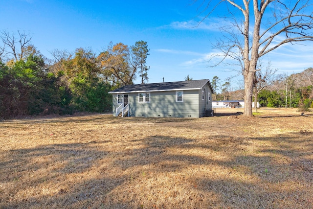 view of front of property featuring a front lawn and cooling unit