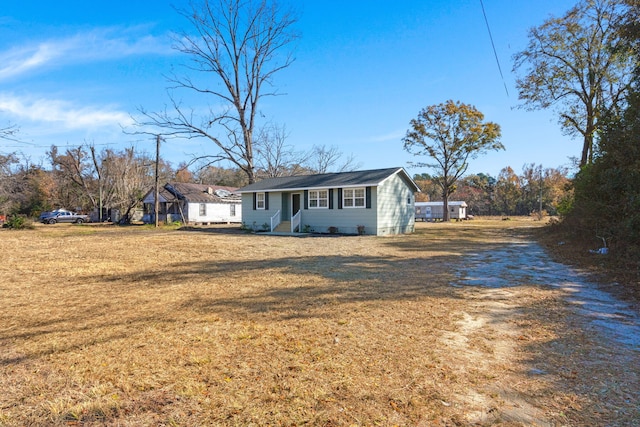 single story home featuring a front lawn