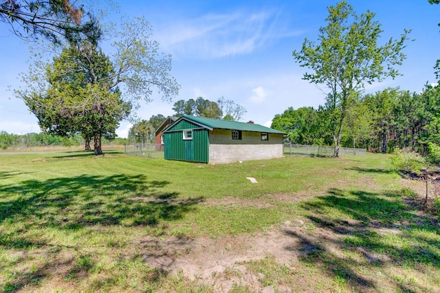 view of yard featuring fence