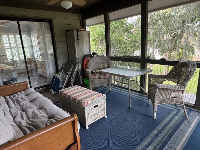 sunroom / solarium featuring ceiling fan