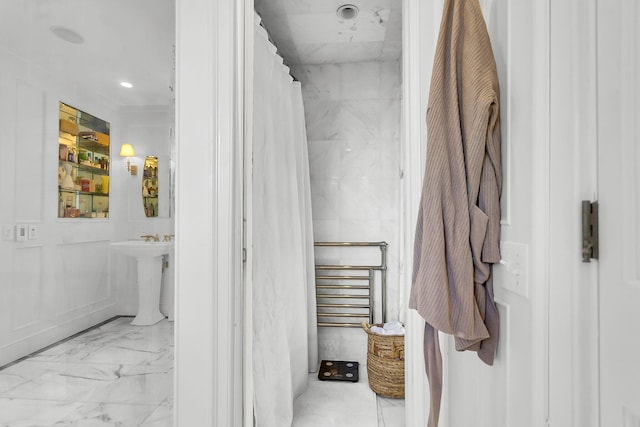 bathroom featuring sink