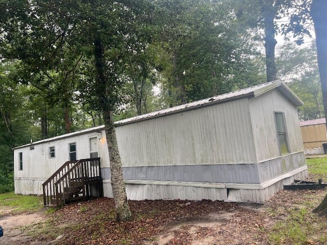 view of front facade with metal roof