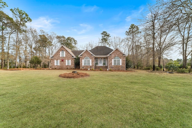 view of front of house featuring a front lawn