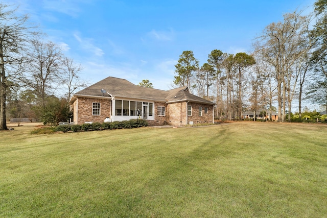 view of front facade with a front lawn