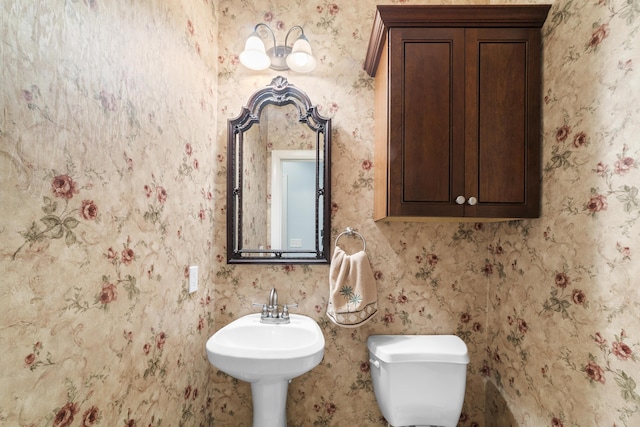 bathroom featuring toilet and sink