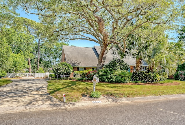 view of front of house featuring concrete driveway